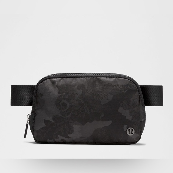 NWT LULULEMON EVERYWHERE BELT BAG 
COLOR HIDDEN HERITAGE LACE BLACK MULTI/BLACK - Picture 1 of 9
